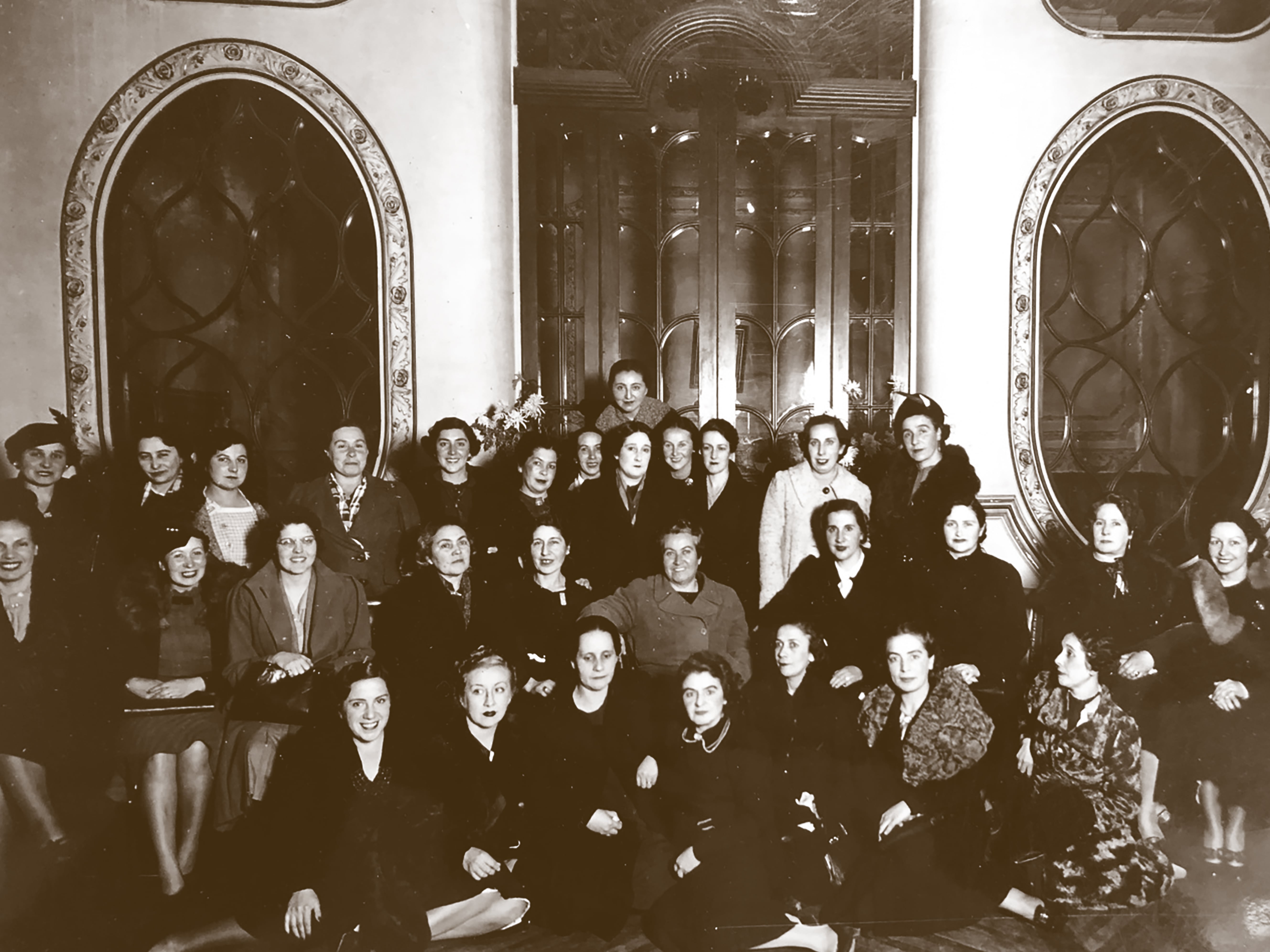 Gabriela Mistral en el Liceo de Ni&ntilde;as N&deg; 6, Santiago, 1921